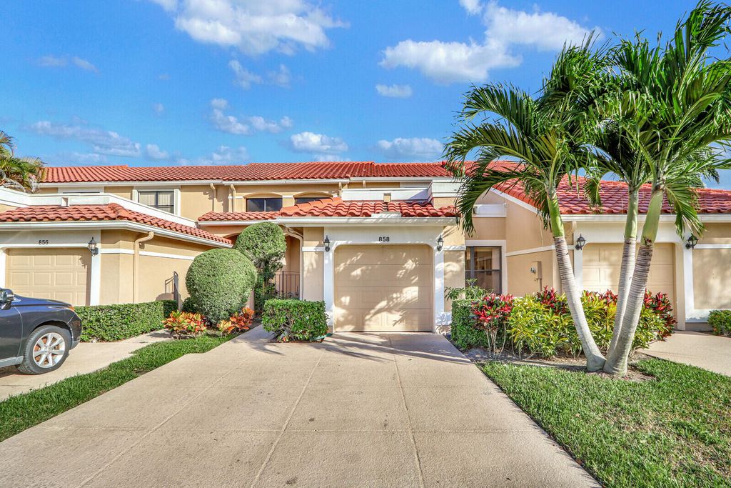Photo of 858 Windermere Way, Palm Beach Gardens, FL 33418 (MLS # R10946418)