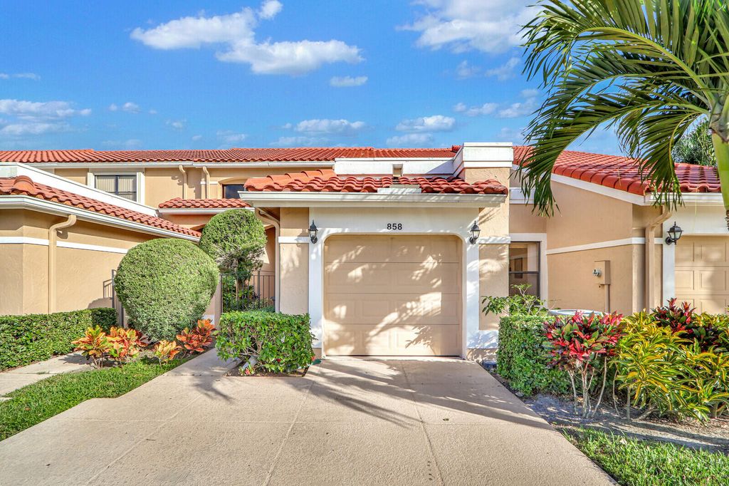 Photo of 858 Windermere Way, Palm Beach Gardens, FL 33418 (MLS # R10946418)