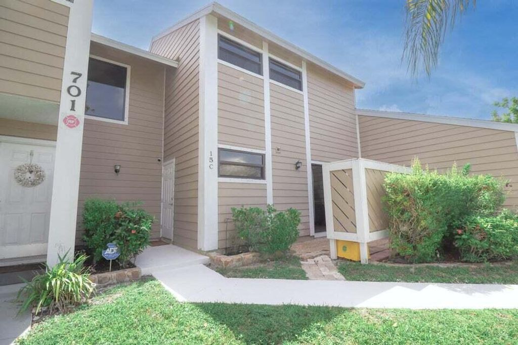 Photo of 701 Stonewood Court #15c, Jupiter, FL 33458 (MLS # R11037387)