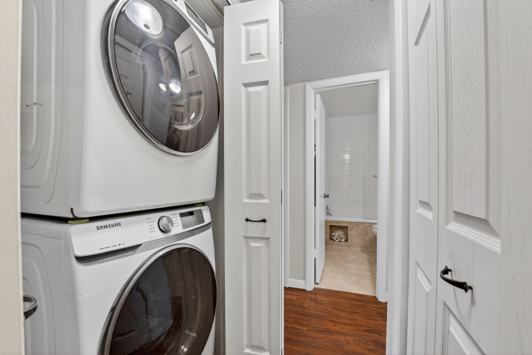 CONDOMINIUM 7 OF LIGHTHOUSE - Residential Lease