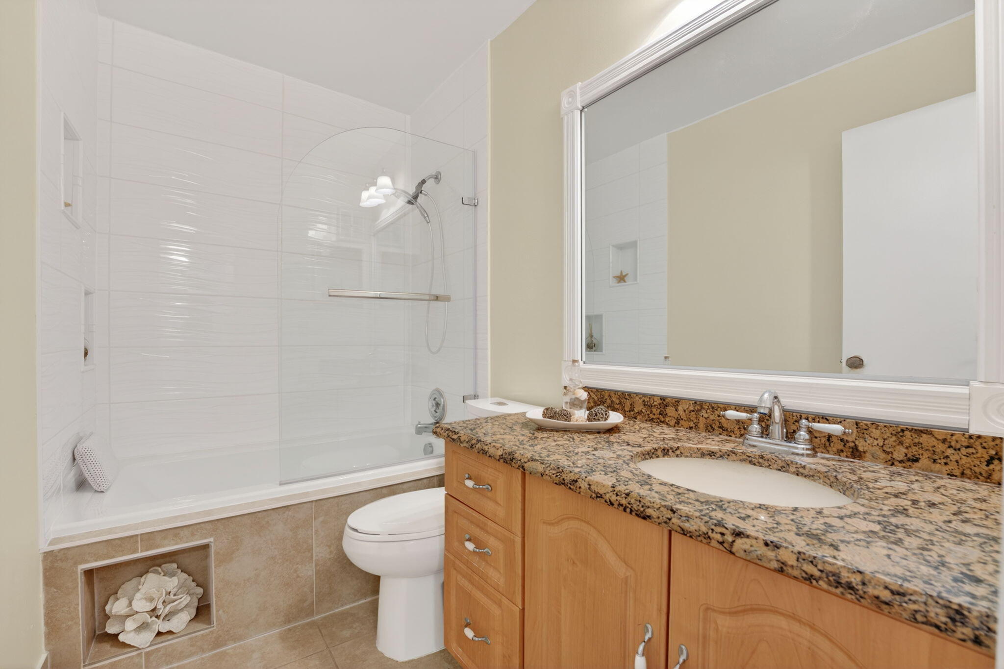 CONDOMINIUM 7 OF LIGHTHOUSE - Residential Lease