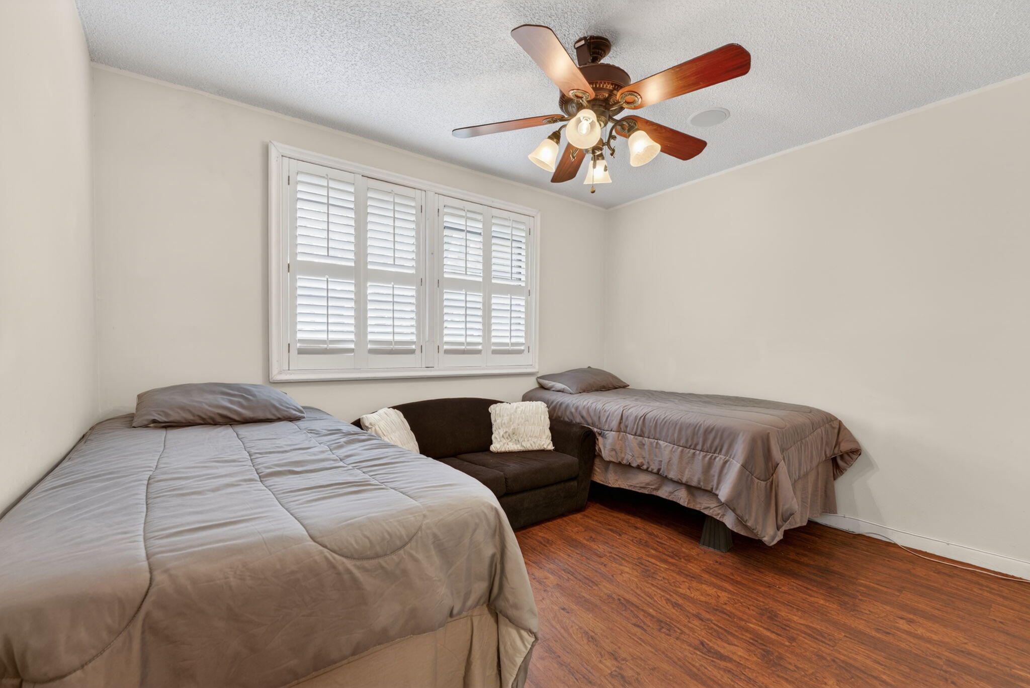 CONDOMINIUM 7 OF LIGHTHOUSE - Residential Lease