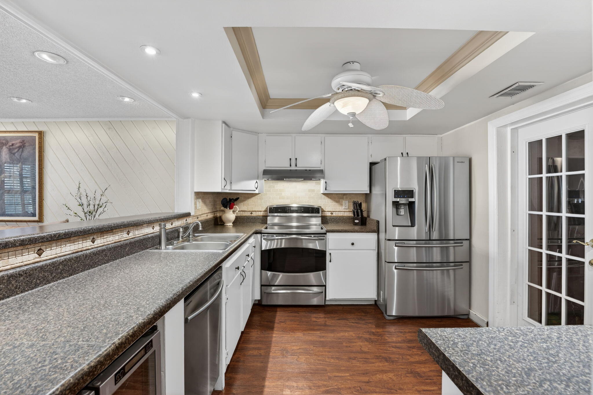 CONDOMINIUM 7 OF LIGHTHOUSE - Residential Lease