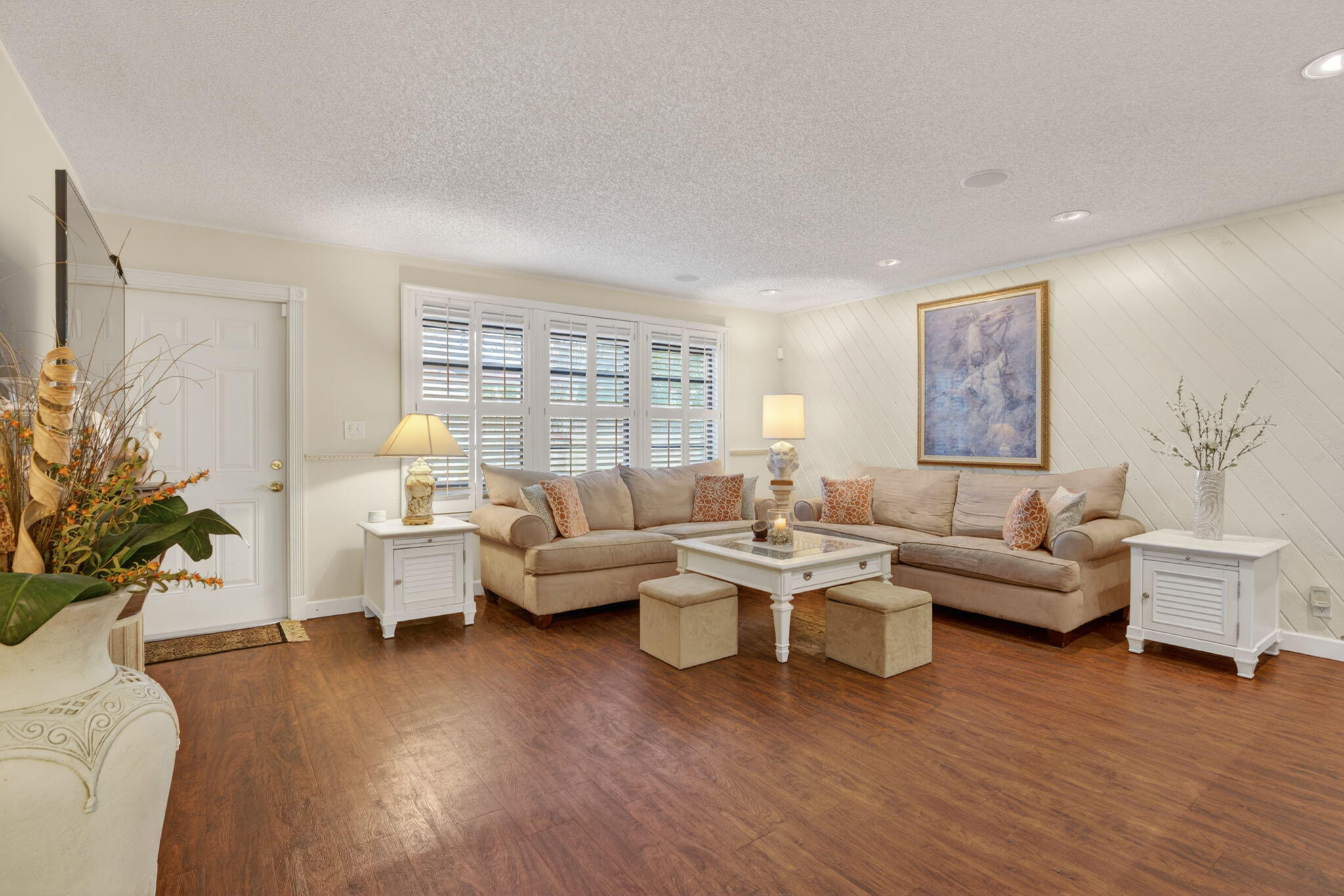 CONDOMINIUM 7 OF LIGHTHOUSE - Residential Lease
