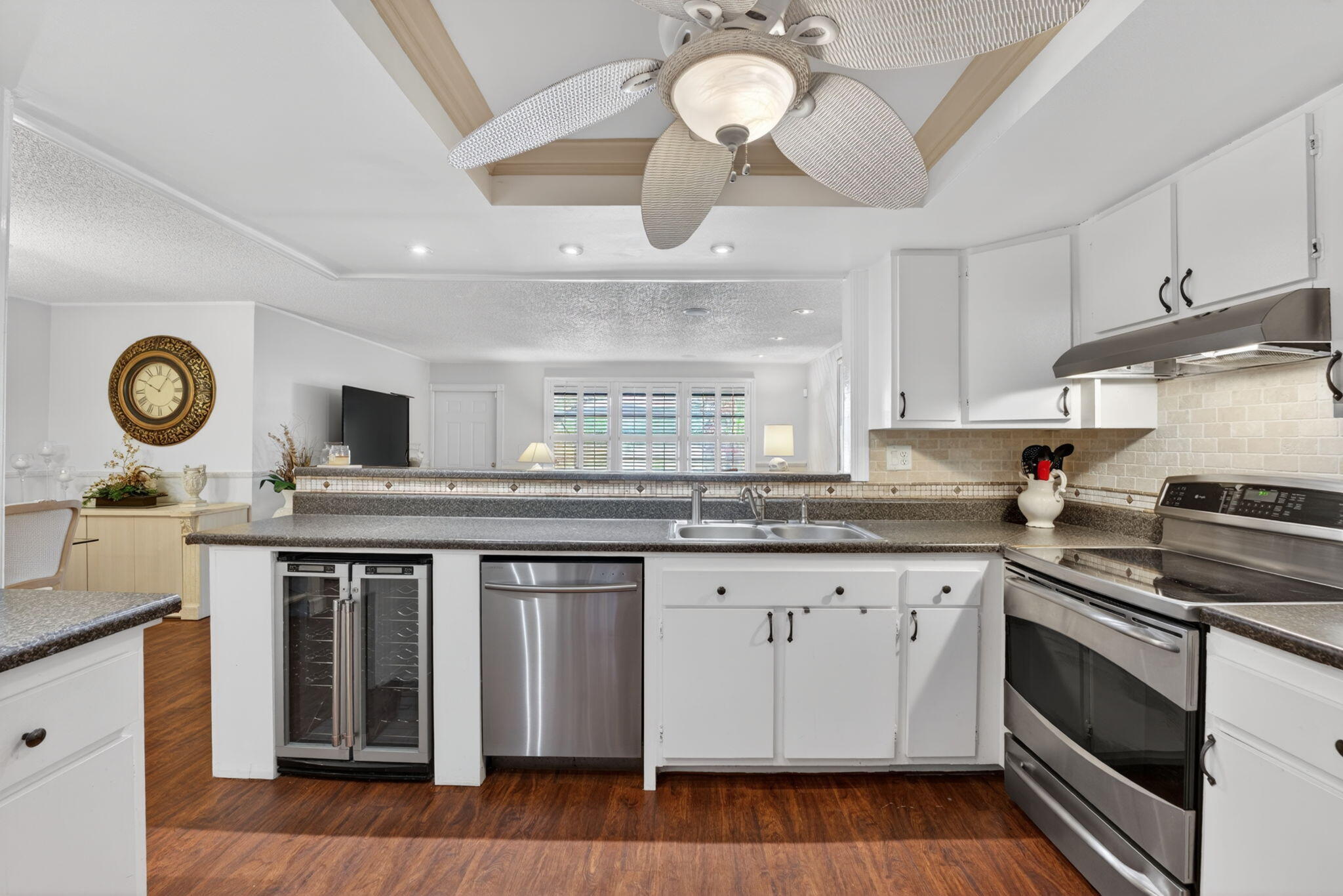 CONDOMINIUM 7 OF LIGHTHOUSE - Residential Lease