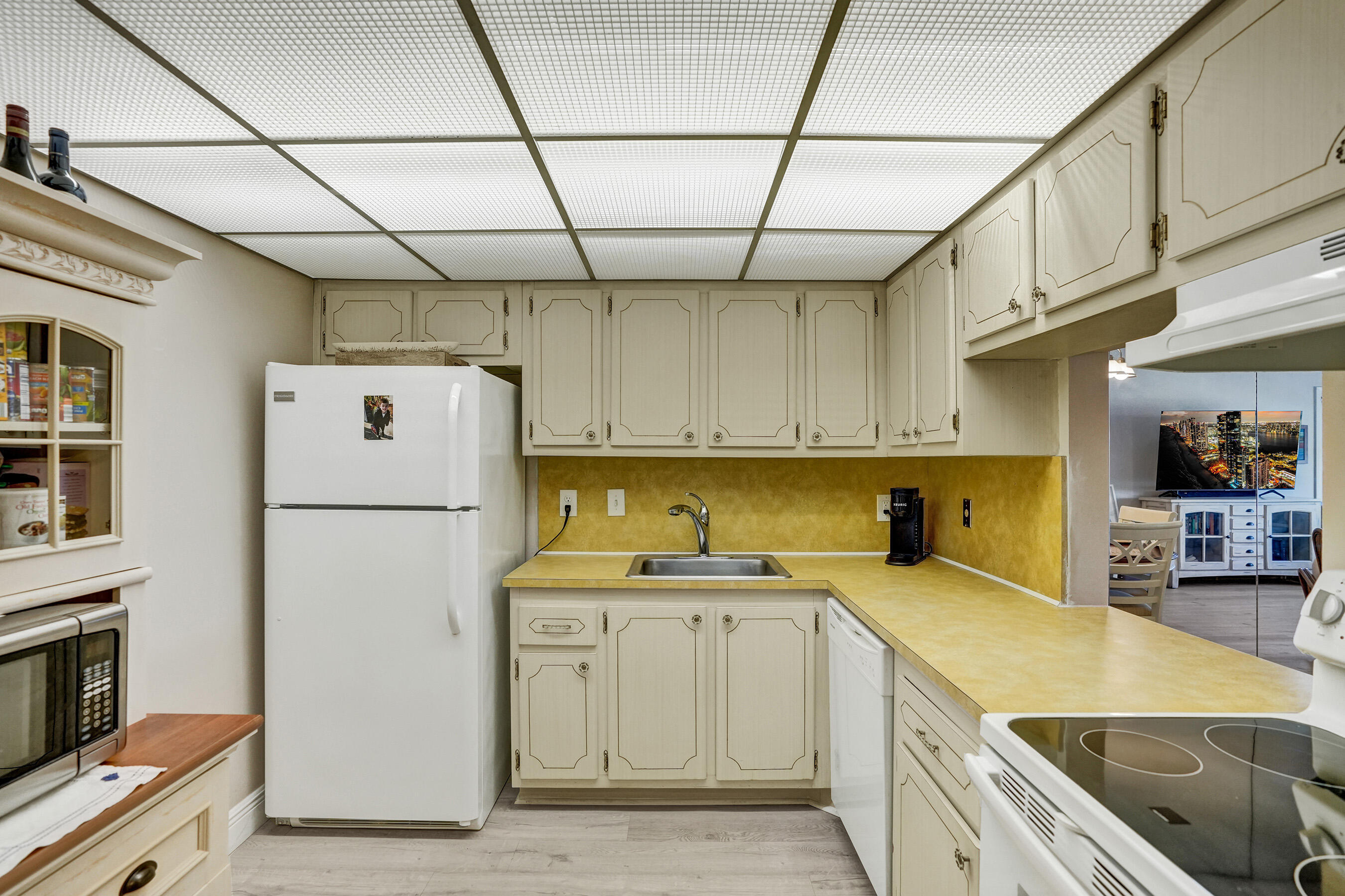 PALM LAKE 1 CONDO - Residential Lease