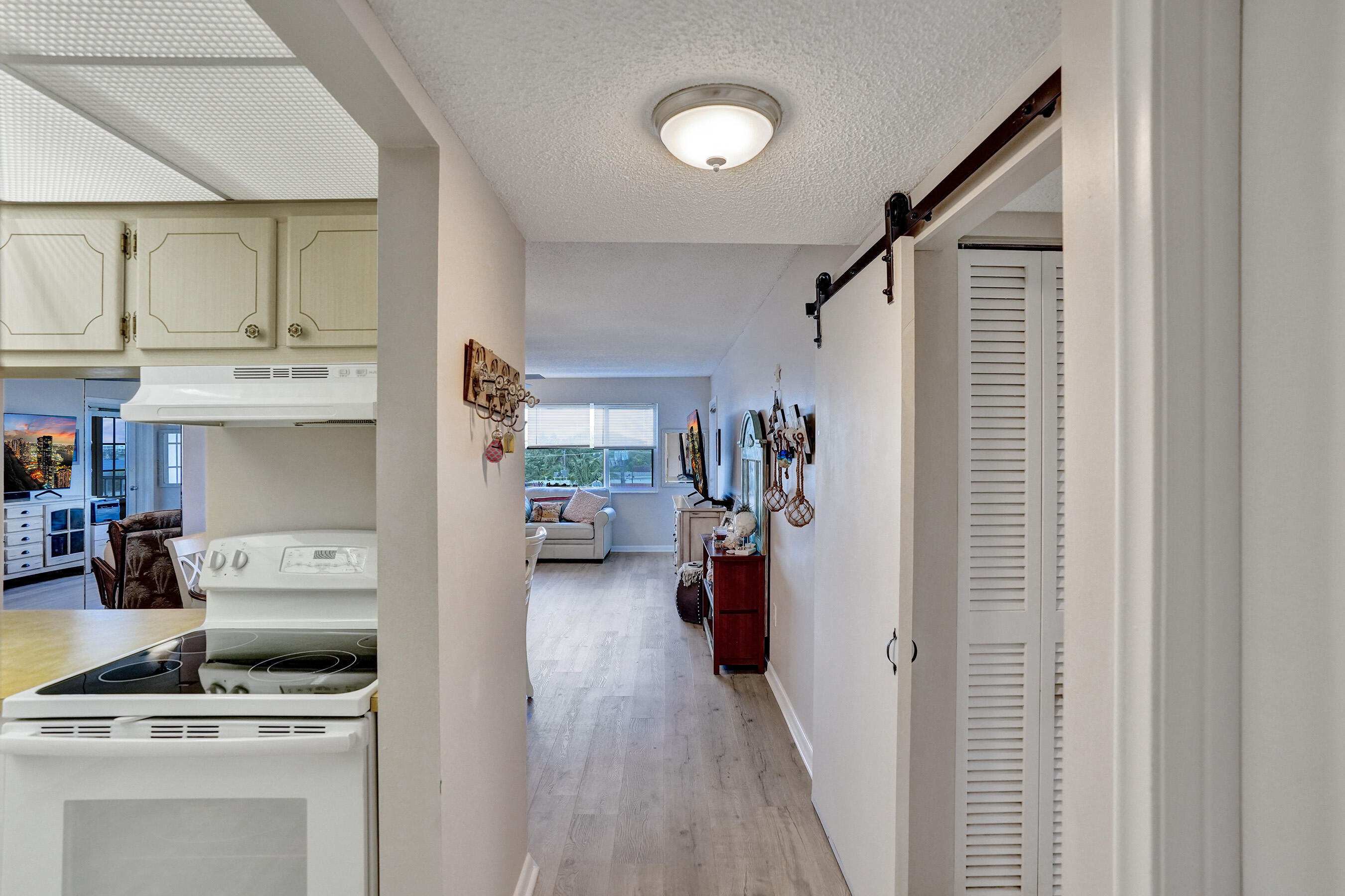 PALM LAKE 1 CONDO - Residential Lease