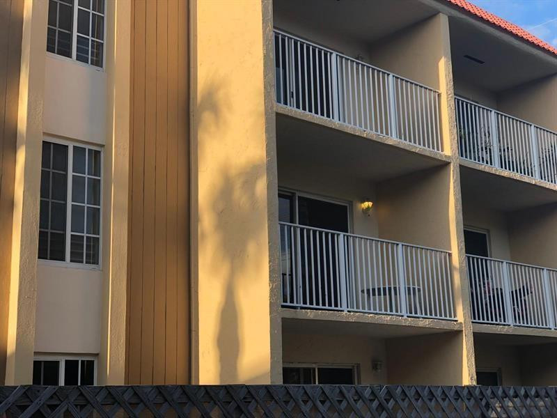 DORAL GARDENS II CONDO - Residential Lease