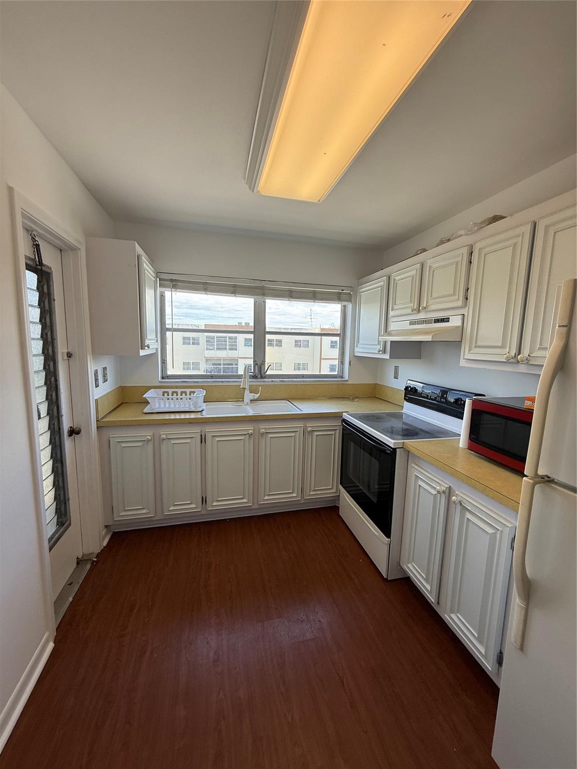 View photos, virtual tours, details... 4042 NW 19th St 402