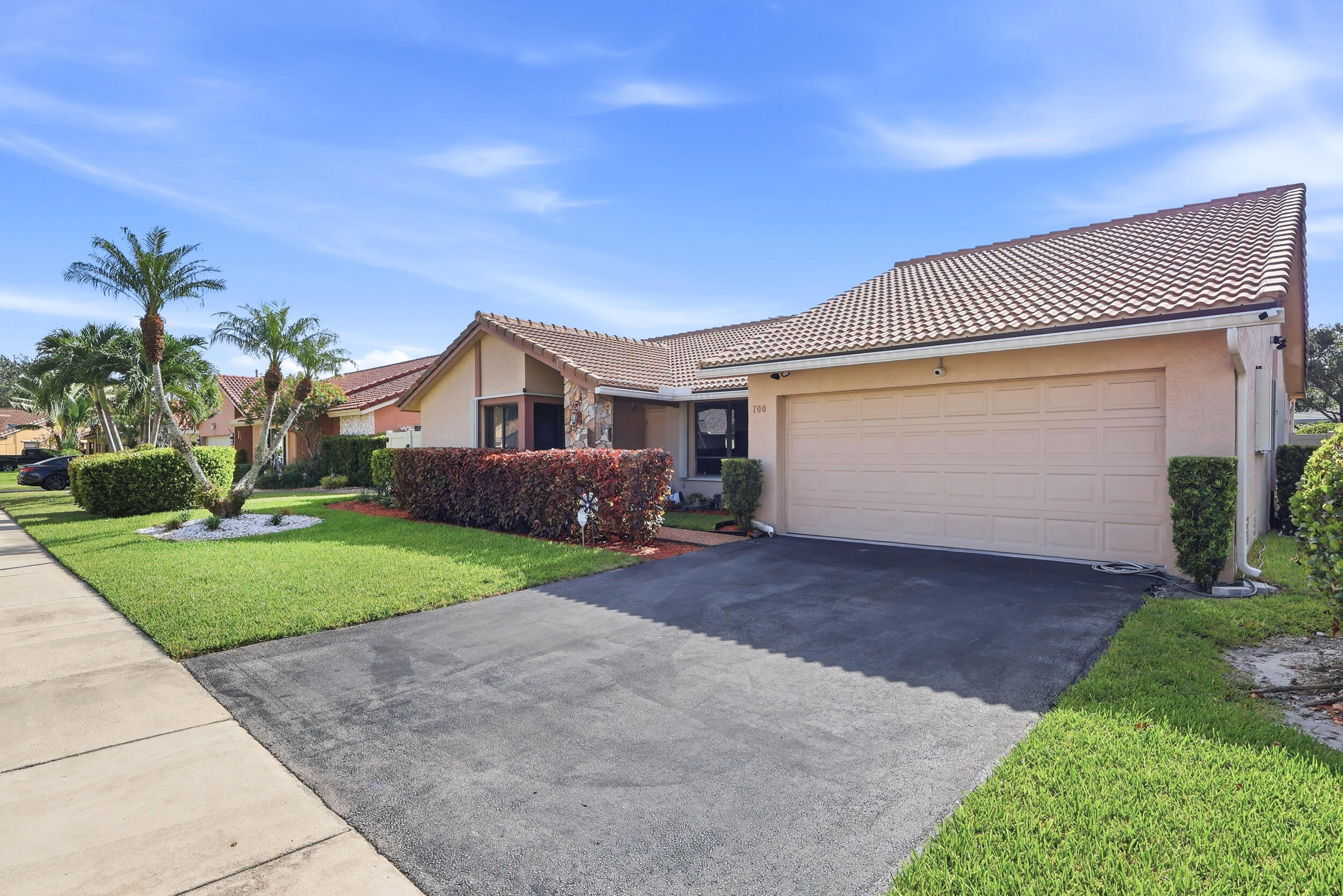 700 NW 102ND Way, Plantation FL 33324