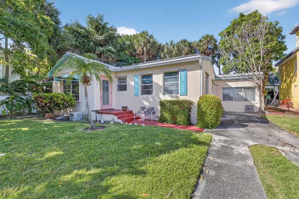 Photo of 107 SE Olive Way, Boca Raton, FL 33432 (MLS # R11136078)