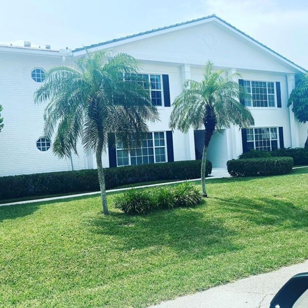 Photo of 3860 Bermuda Lane Ln #5, Gulfstream, FL 33483 (MLS # R10740626)