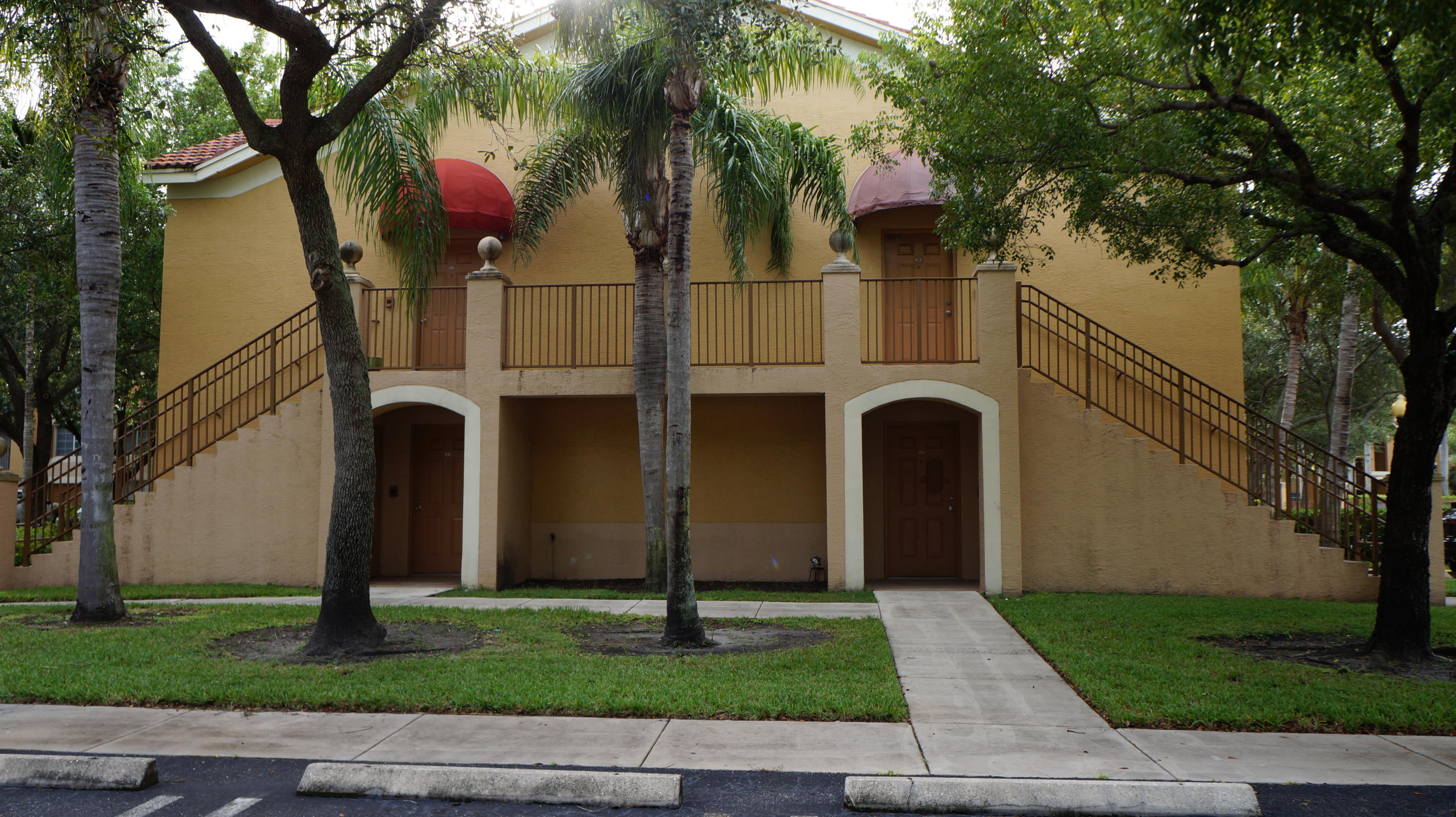 EMERALD ISLE AT LAGUNA LA - Residential Lease