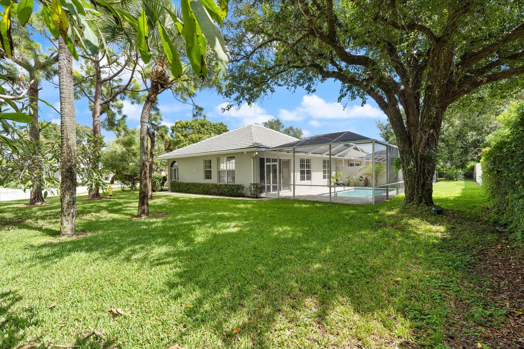Photo of 1082 Bedford Avenue, Palm Beach Gardens, FL 33403 (MLS # R11104748)