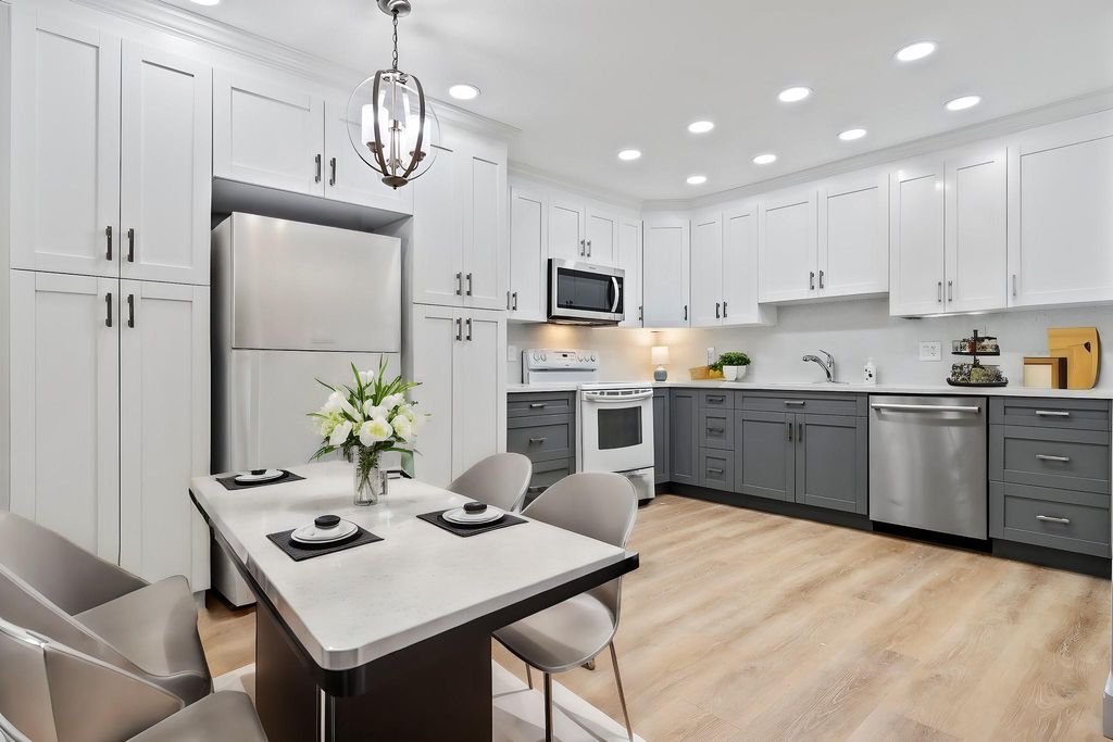 Photo of 9 Jacaranda Drive #111, Fort Lauderdale, FL 33324 (MLS # F10450616)