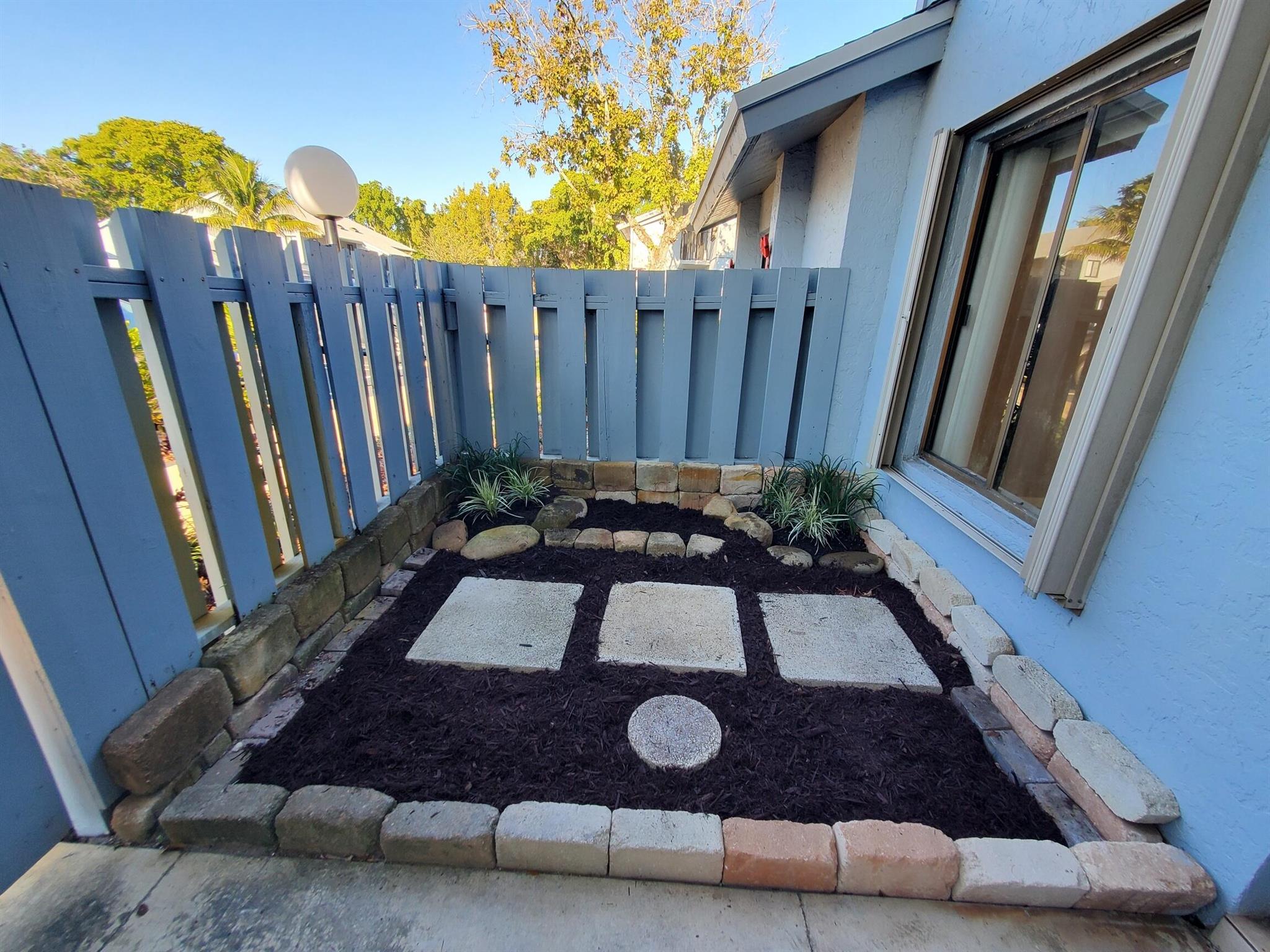 ENVIRONMENT I CONDO - Residential Lease