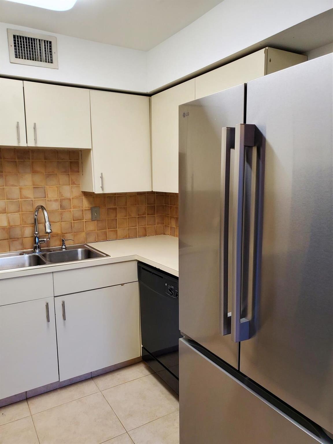 ENVIRONMENT I CONDO - Residential Lease