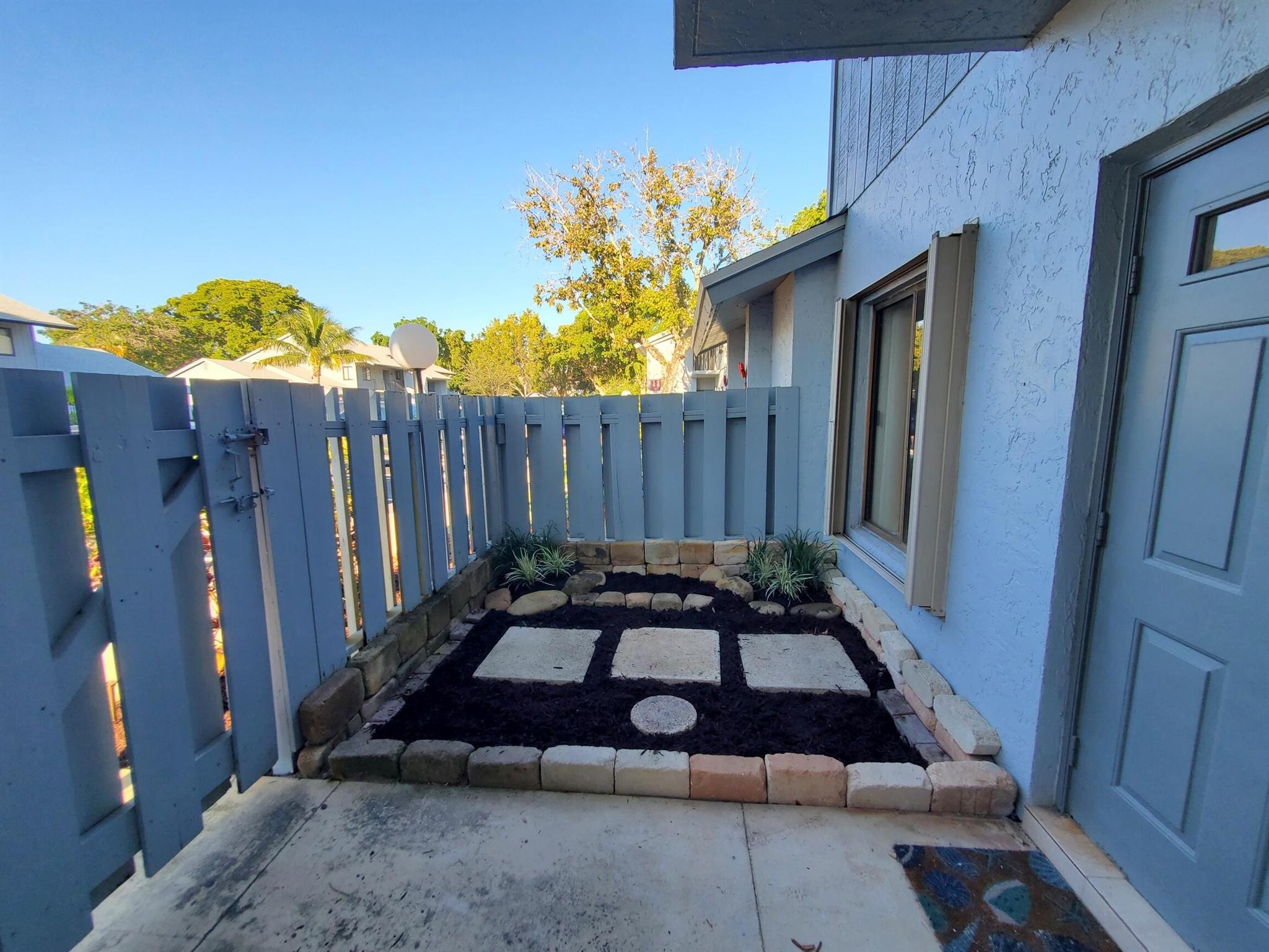 ENVIRONMENT I CONDO - Residential Lease