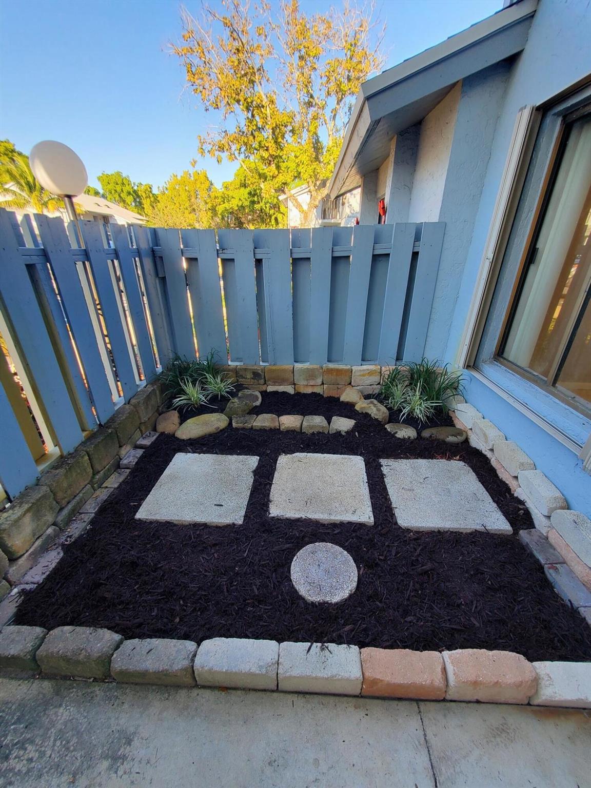 ENVIRONMENT I CONDO - Residential Lease