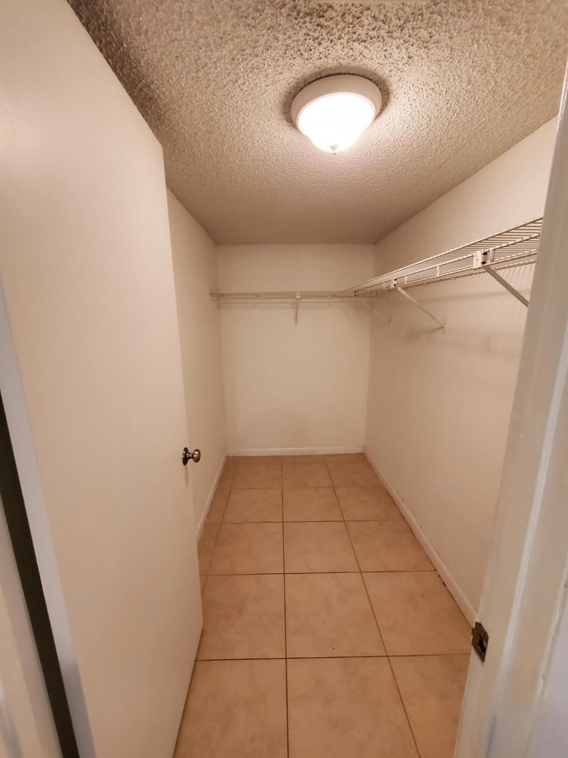 ENVIRONMENT I CONDO - Residential Lease