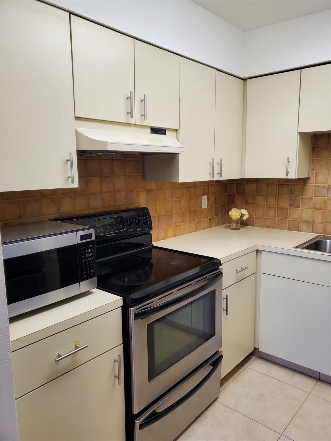 ENVIRONMENT I CONDO - Residential Lease