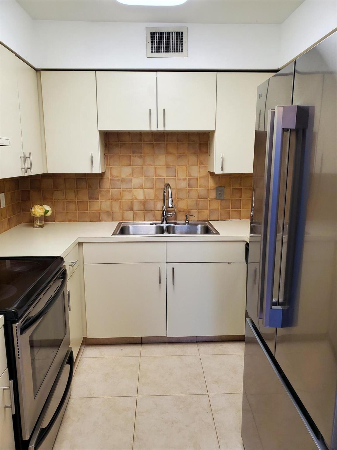 ENVIRONMENT I CONDO - Residential Lease