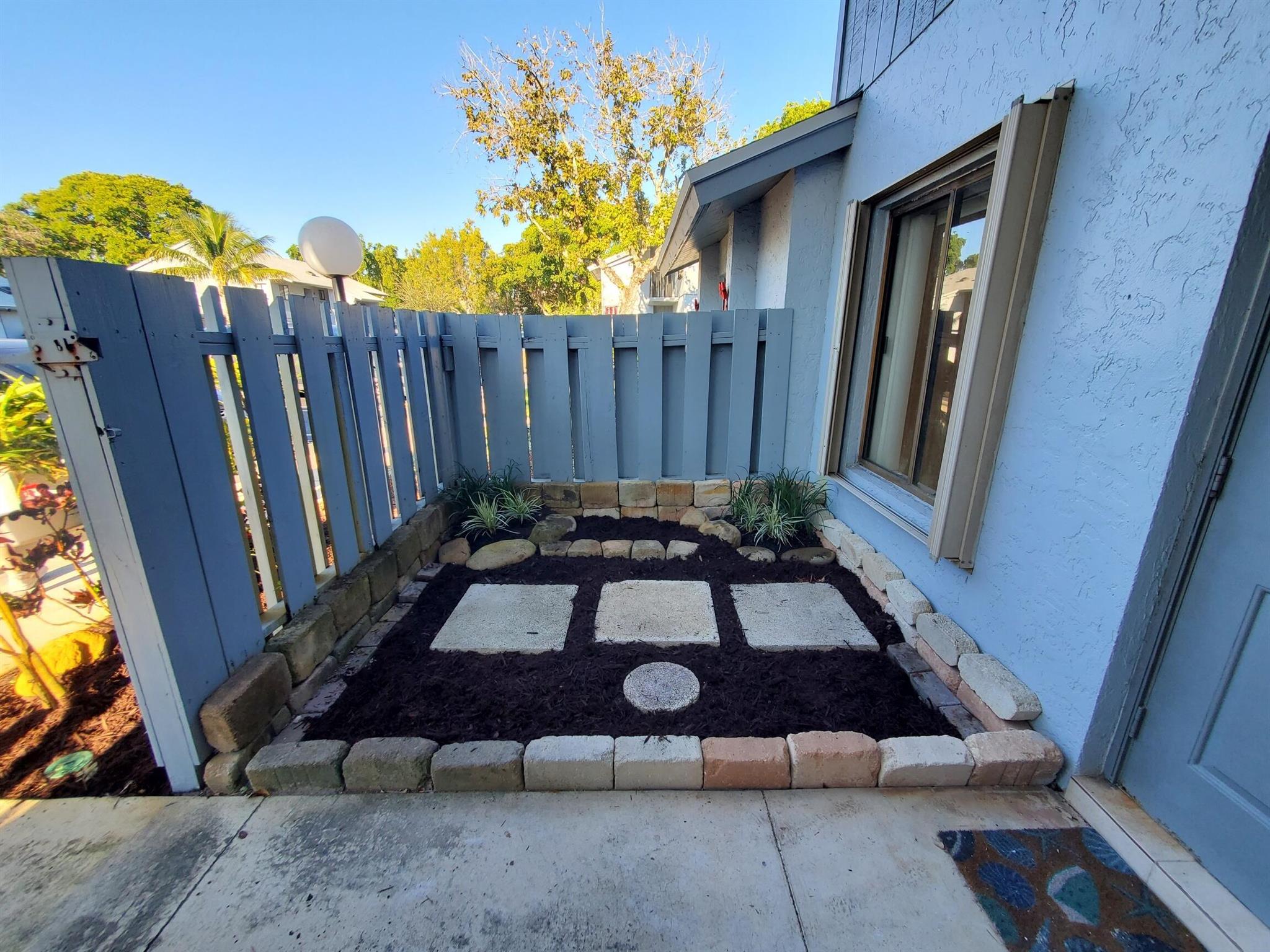 ENVIRONMENT I CONDO - Residential Lease