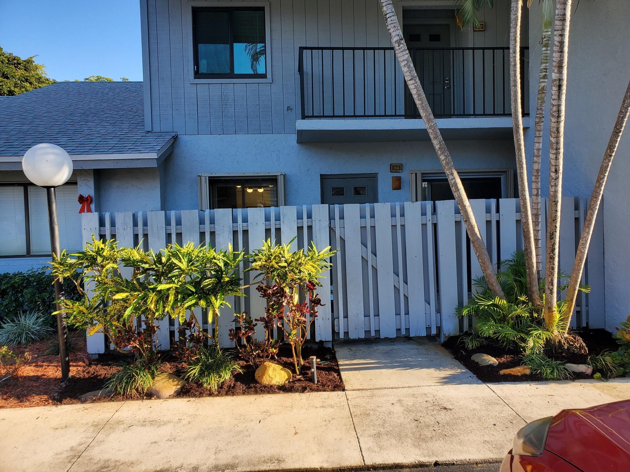 ENVIRONMENT I CONDO - Residential Lease