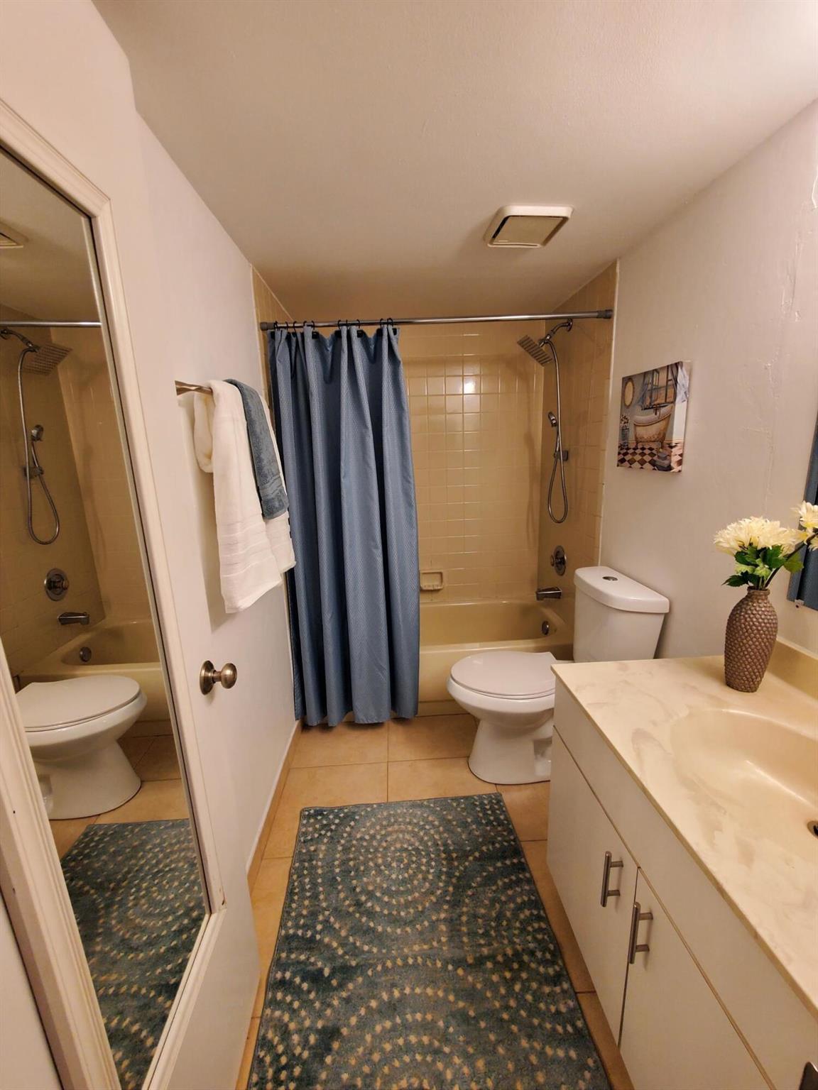 ENVIRONMENT I CONDO - Residential Lease