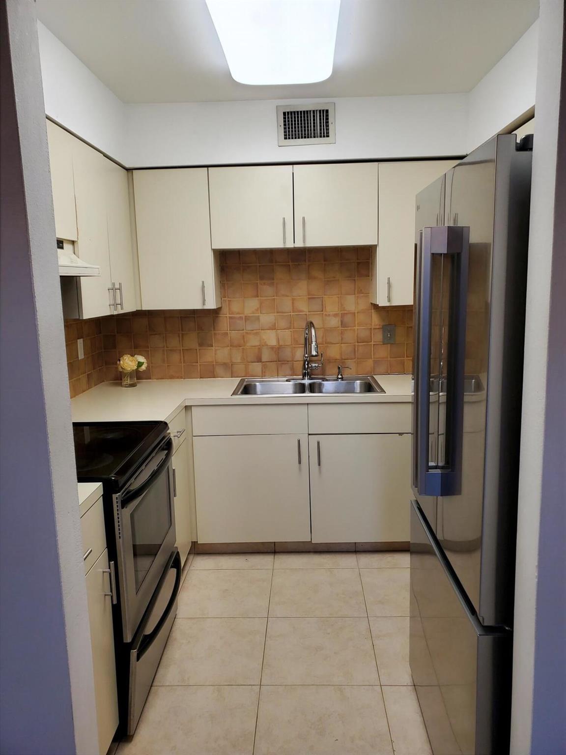 ENVIRONMENT I CONDO - Residential Lease