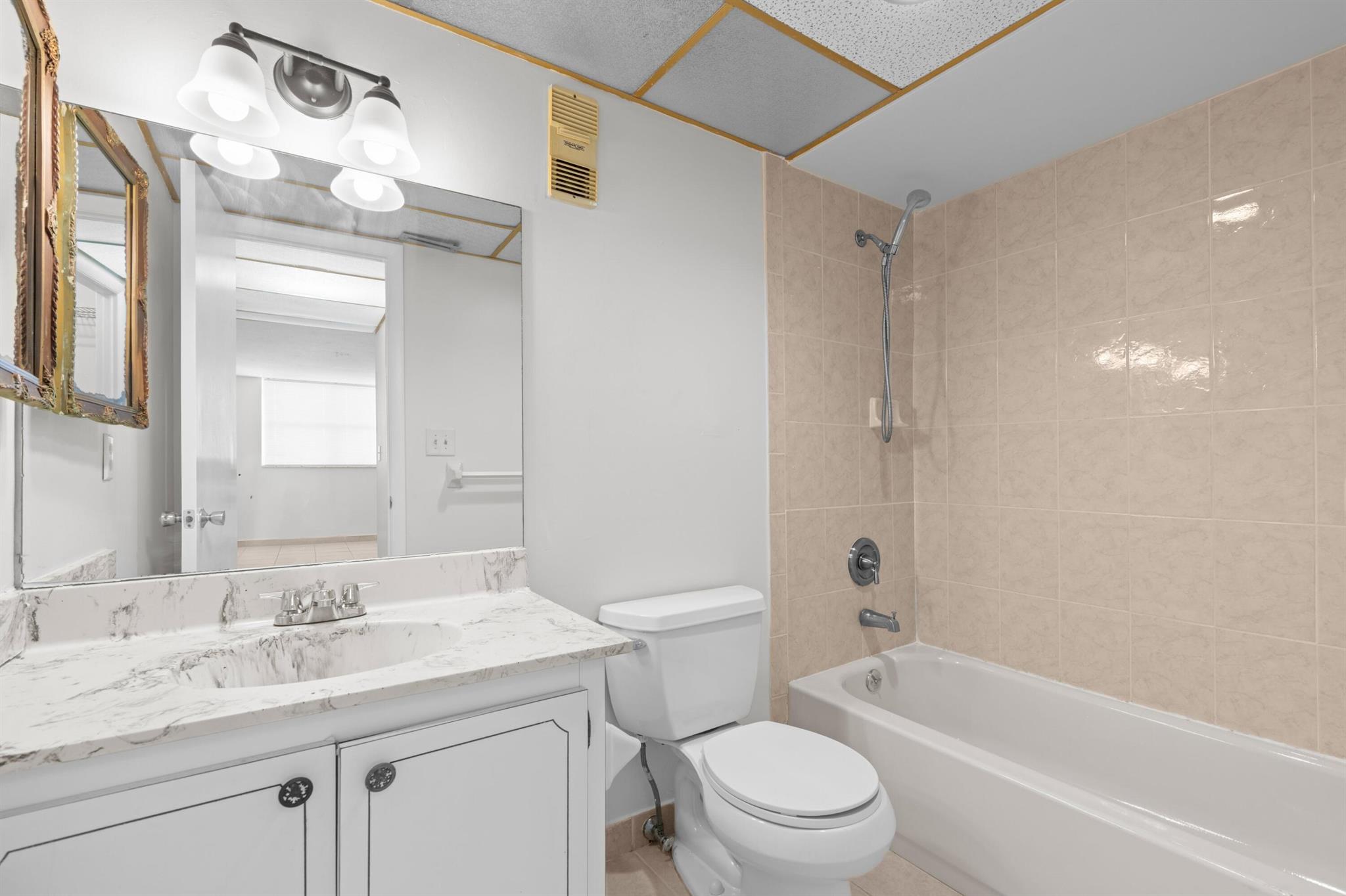 BREAKWATERS OF THE PALM B - Residential Lease