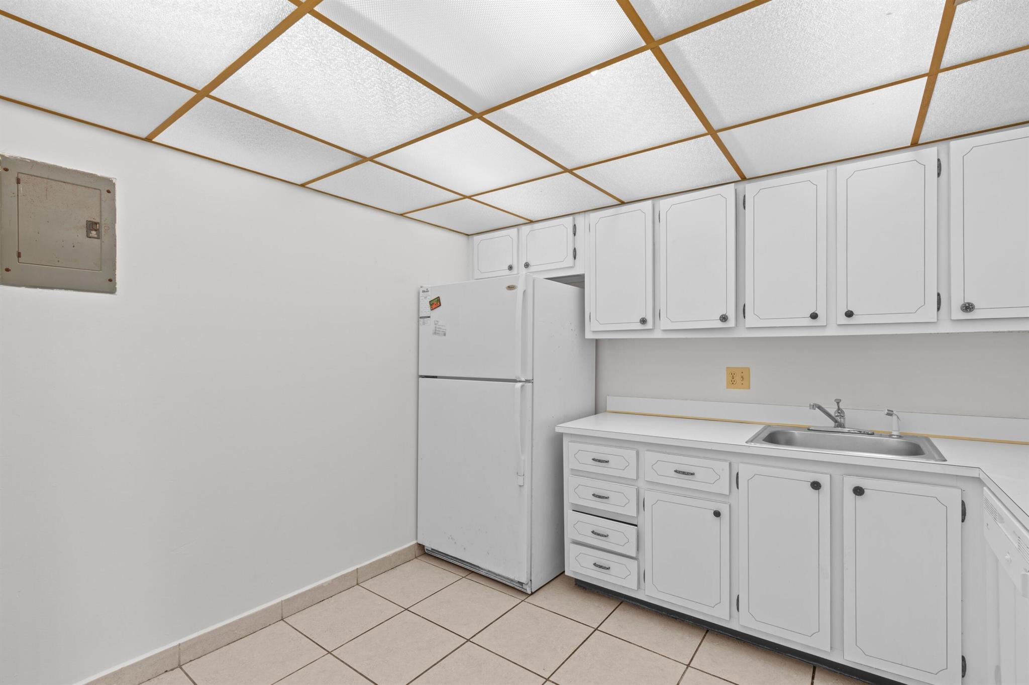 BREAKWATERS OF THE PALM B - Residential Lease