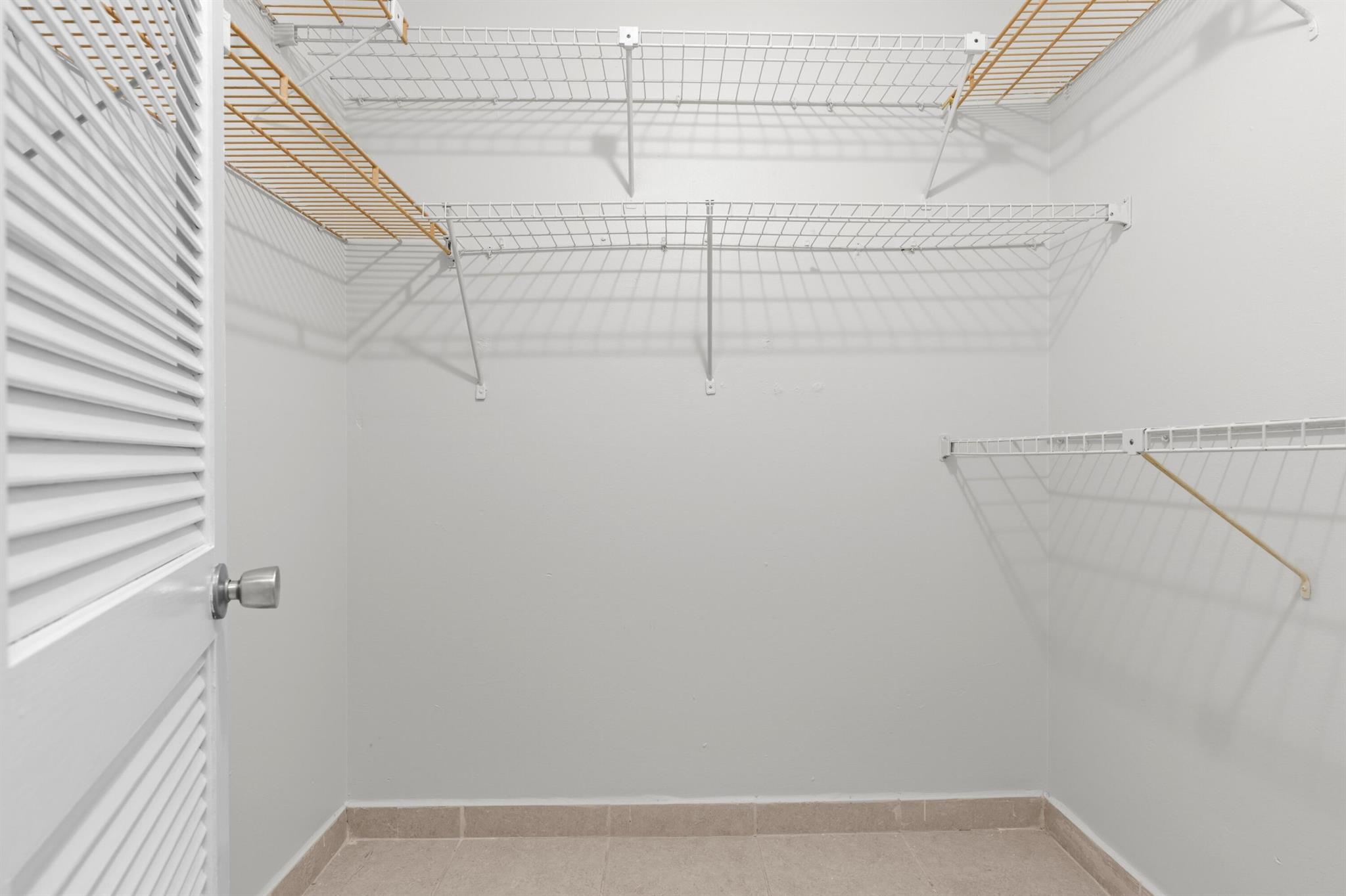 BREAKWATERS OF THE PALM B - Residential Lease