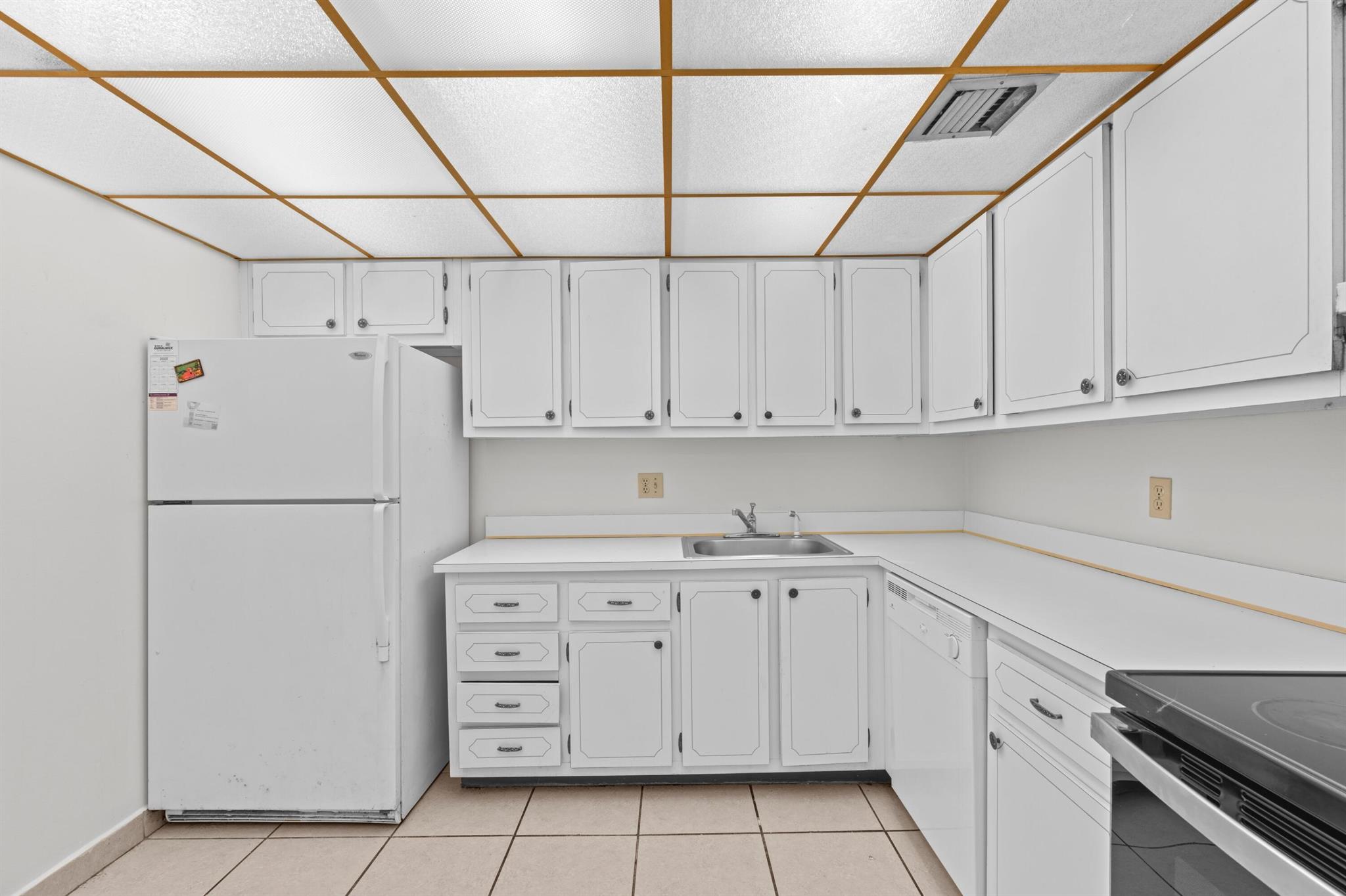 BREAKWATERS OF THE PALM B - Residential Lease