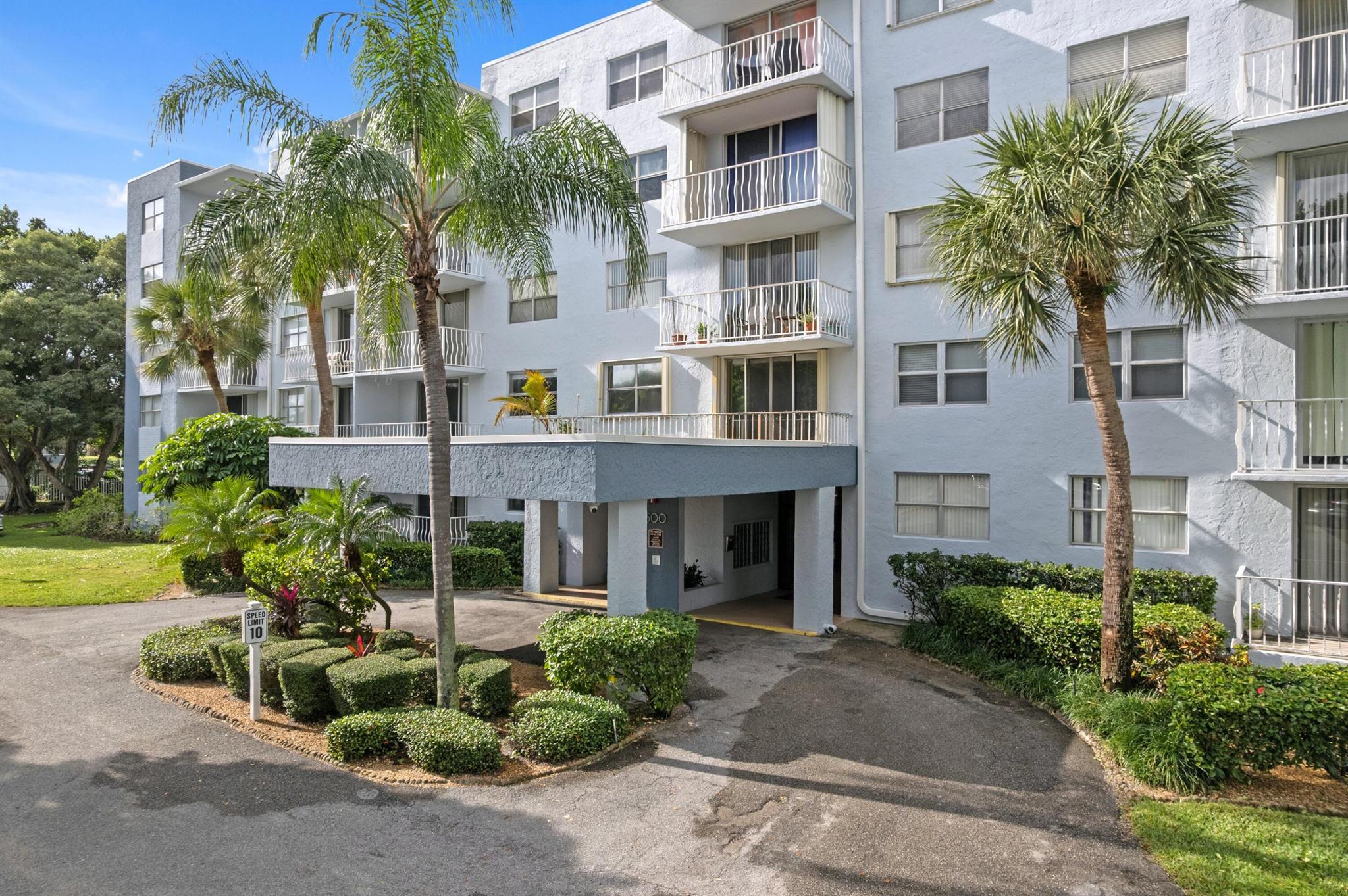 BREAKWATERS OF THE PALM B - Residential Lease