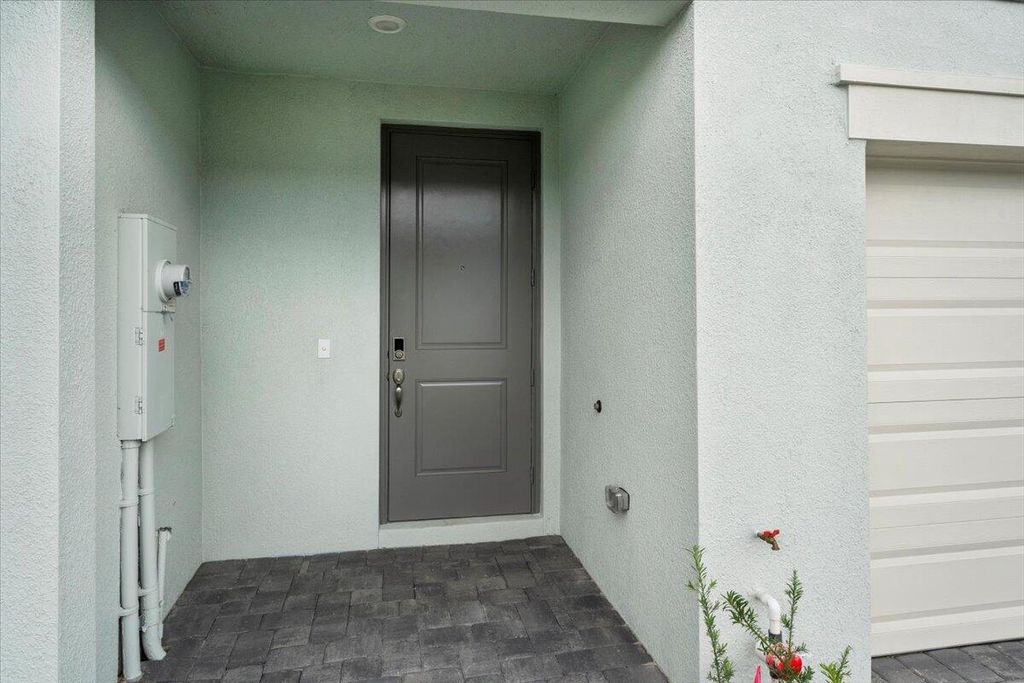 Photo of 414 Salisbury Circle, Fort Pierce, FL 34982 (MLS # R11016314)