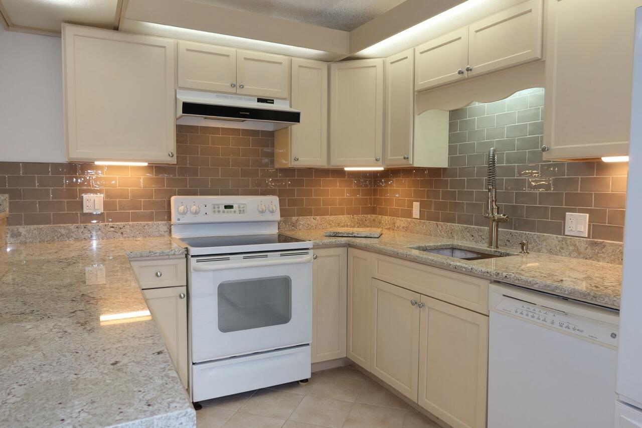 SHERWOOD LAKES - Residential Lease