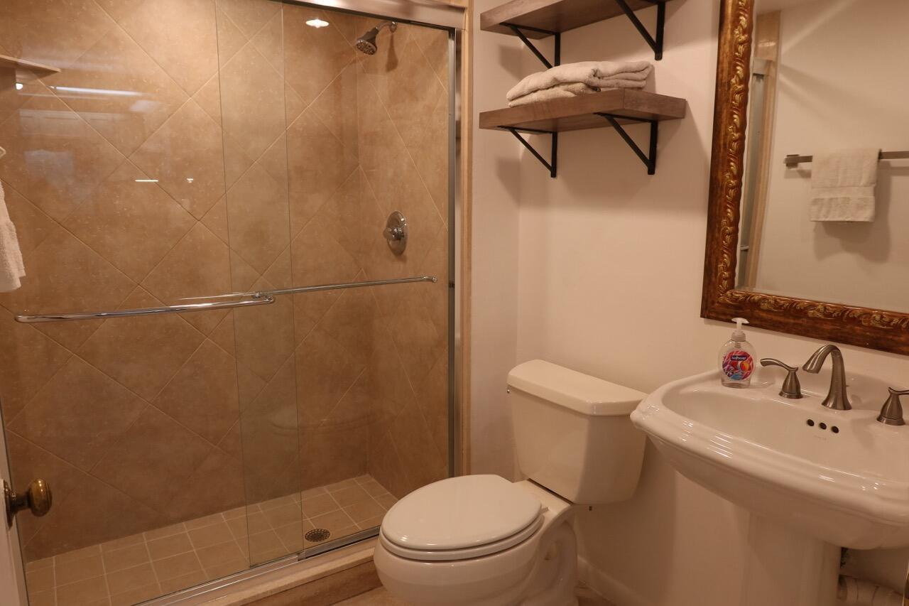 SHERWOOD LAKES - Residential Lease