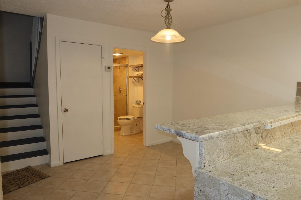 SHERWOOD LAKES - Residential Lease