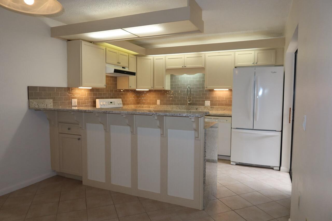 SHERWOOD LAKES - Residential Lease