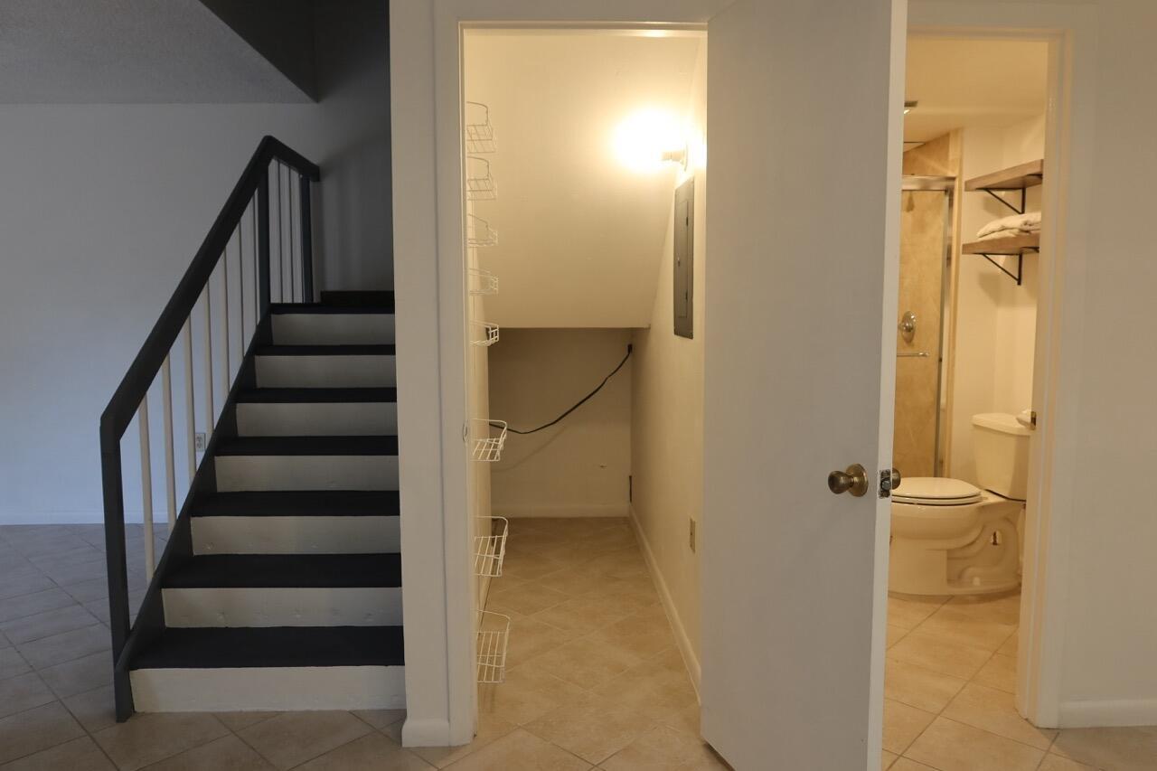 SHERWOOD LAKES - Residential Lease