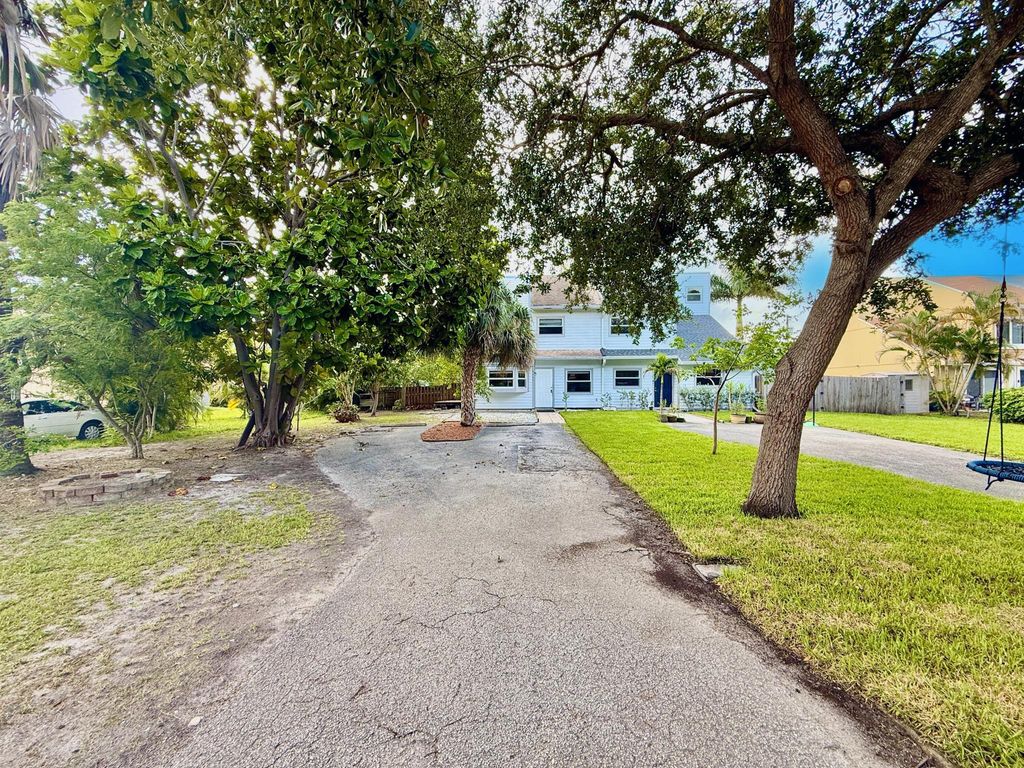 Photo of 9243 Green Meadows Way, Palm Beach Gardens, FL 33418 (MLS # R11103832)