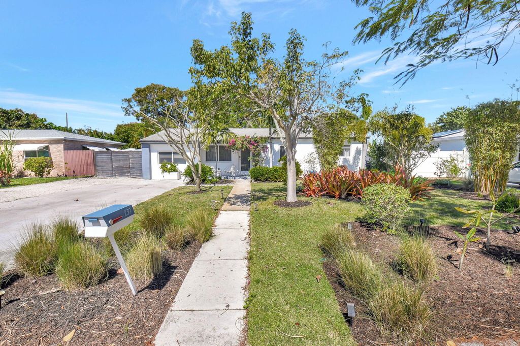 Photo of 239 NE 20th Street, Delray Beach, FL 33444 (MLS # R11061607)