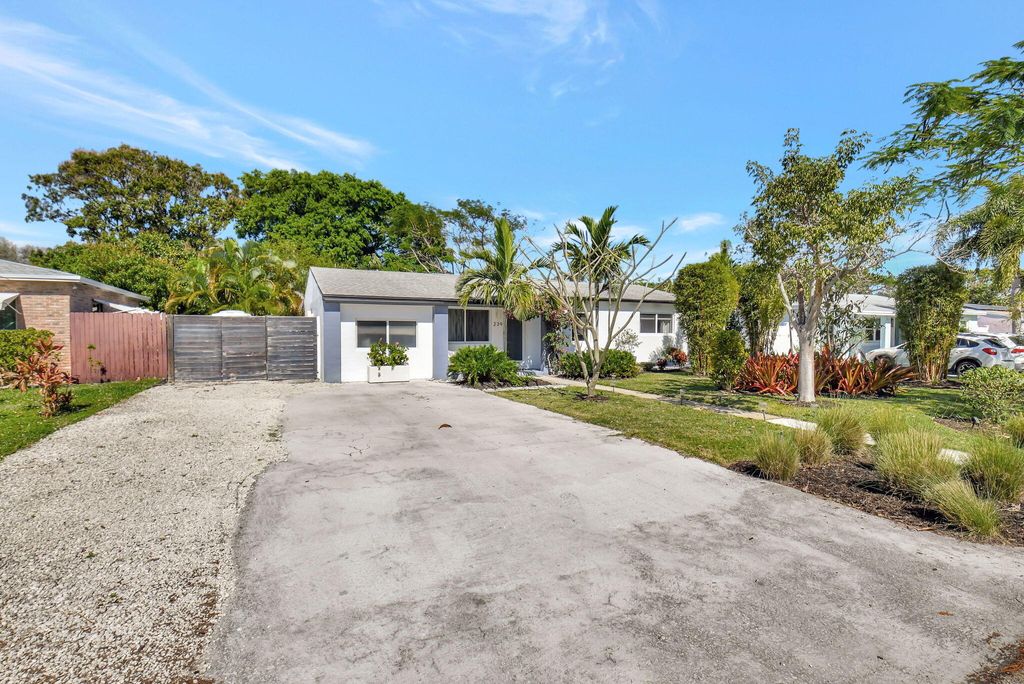 Photo of 239 NE 20th Street, Delray Beach, FL 33444 (MLS # R11061607)