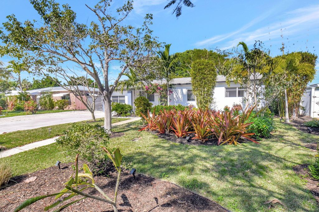 Photo of 239 NE 20th Street, Delray Beach, FL 33444 (MLS # R11061607)