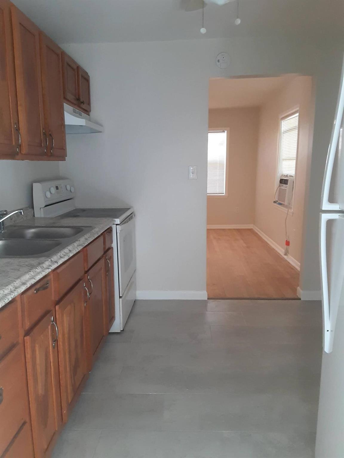 LAKE ECHO IN - Residential Lease