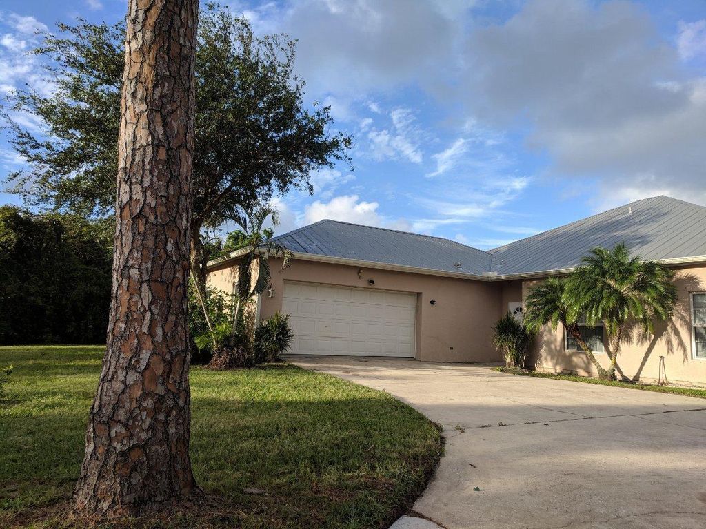 Photo of 2181 SE Morningside Boulevard, Port Saint Lucie, FL 34952 (MLS # R11088480)