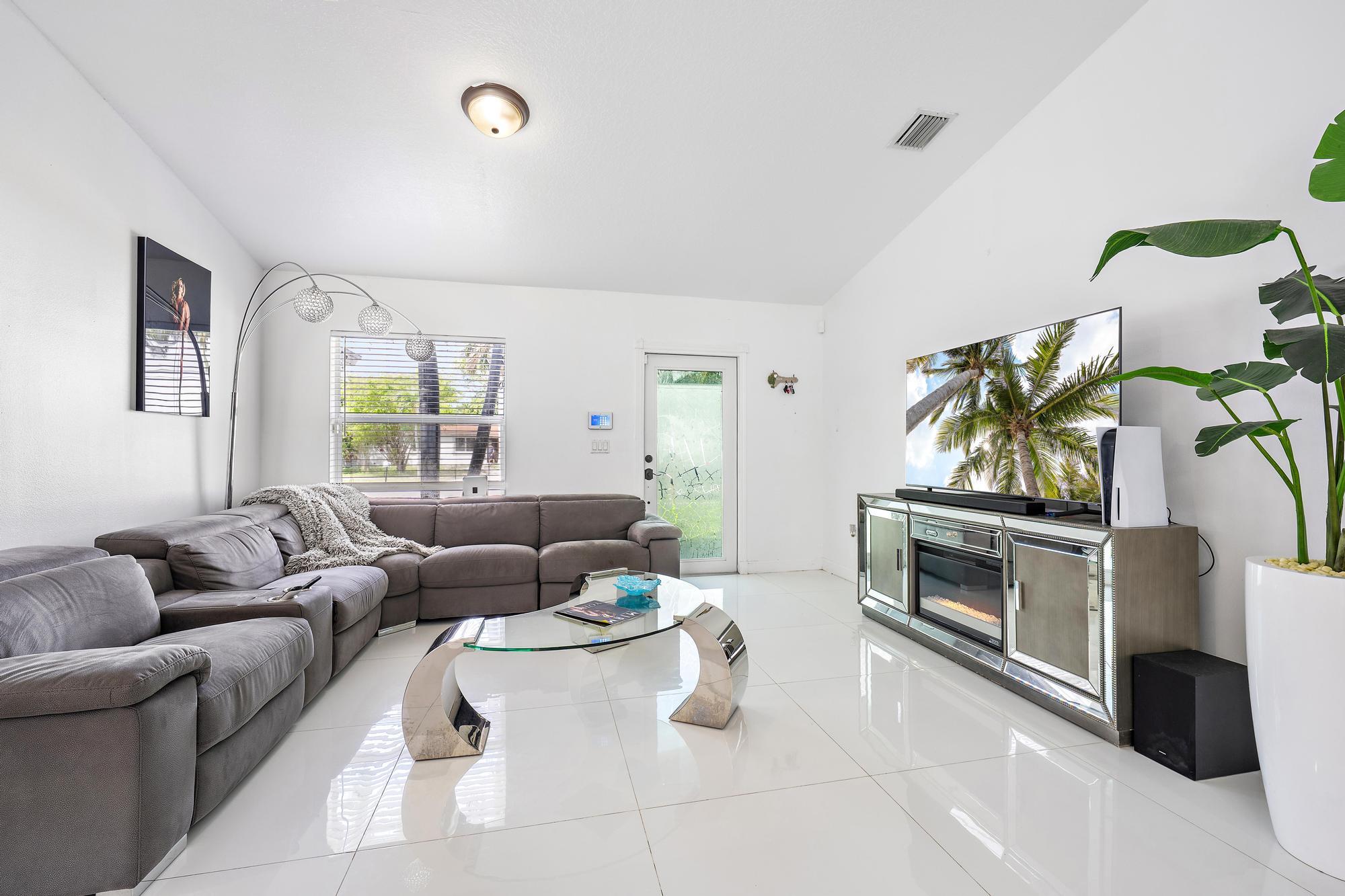 LAKE OSBORNE HEIGHTS - Residential