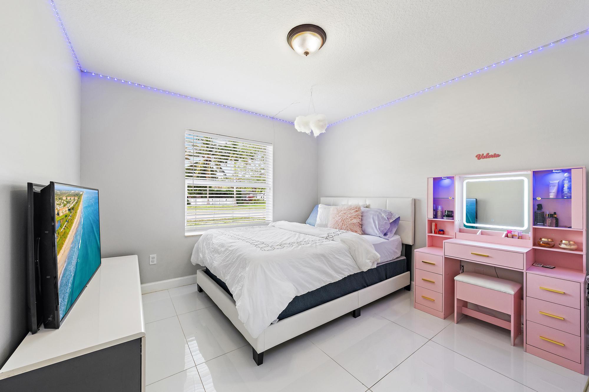 LAKE OSBORNE HEIGHTS - Residential