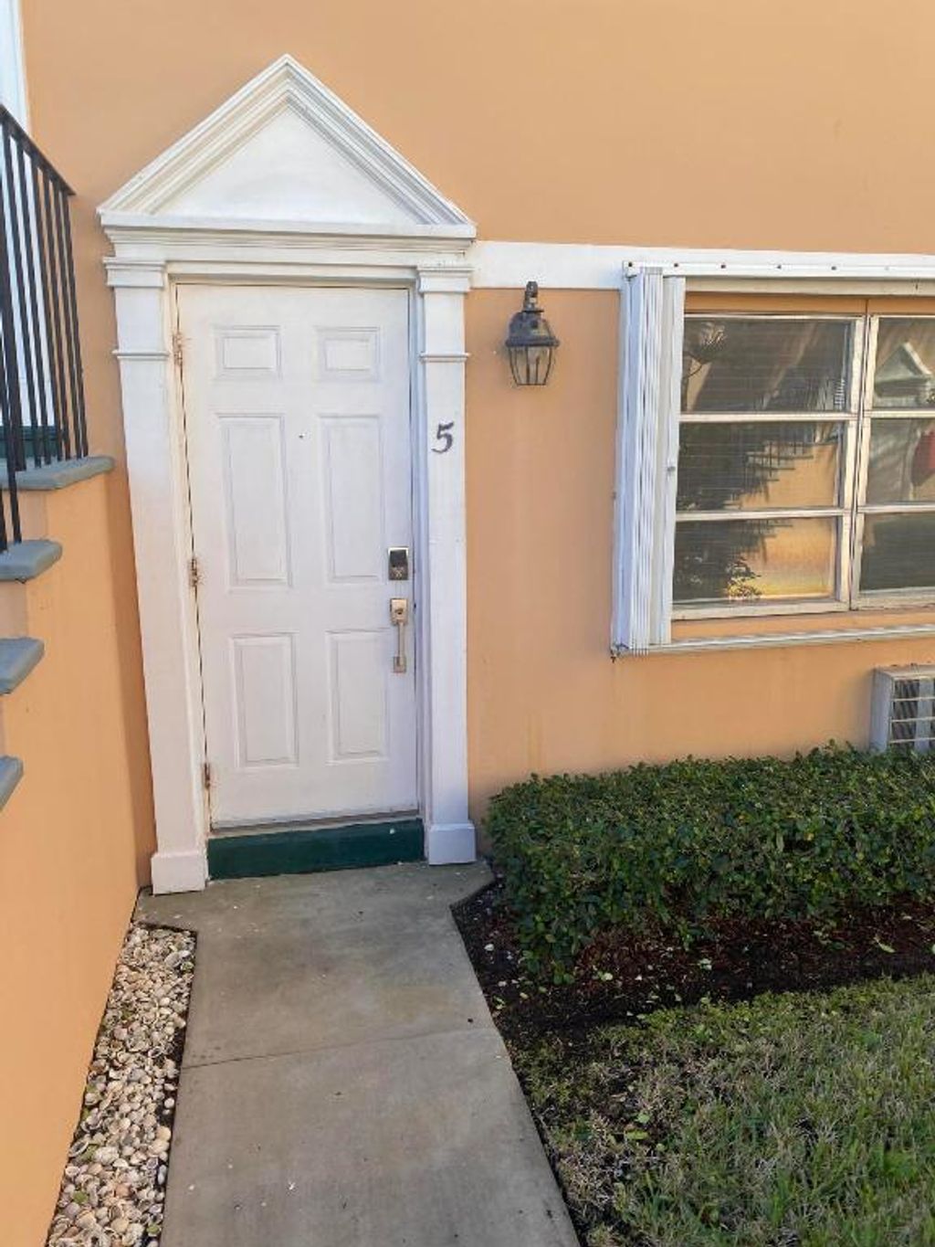 Photo of 101 S Golfview Road #5, Lake Worth Beach, FL 33460 (MLS # R11154023)